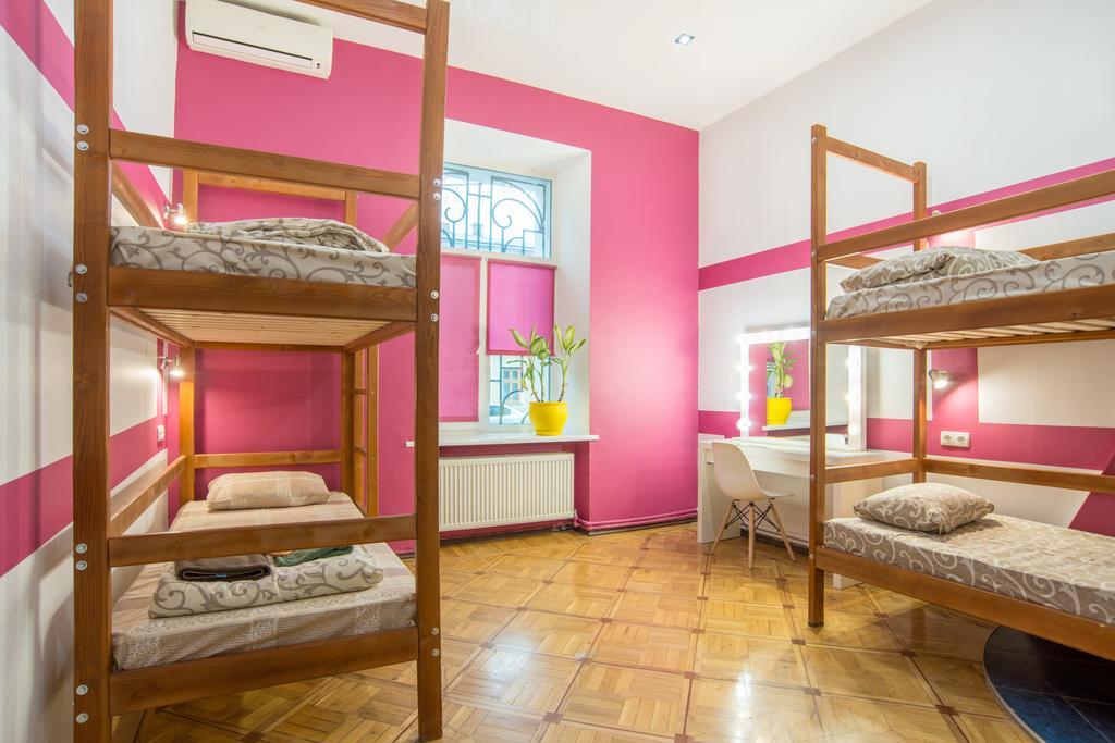 Hostel Berloga โอเดสซา ภายนอก รูปภาพ