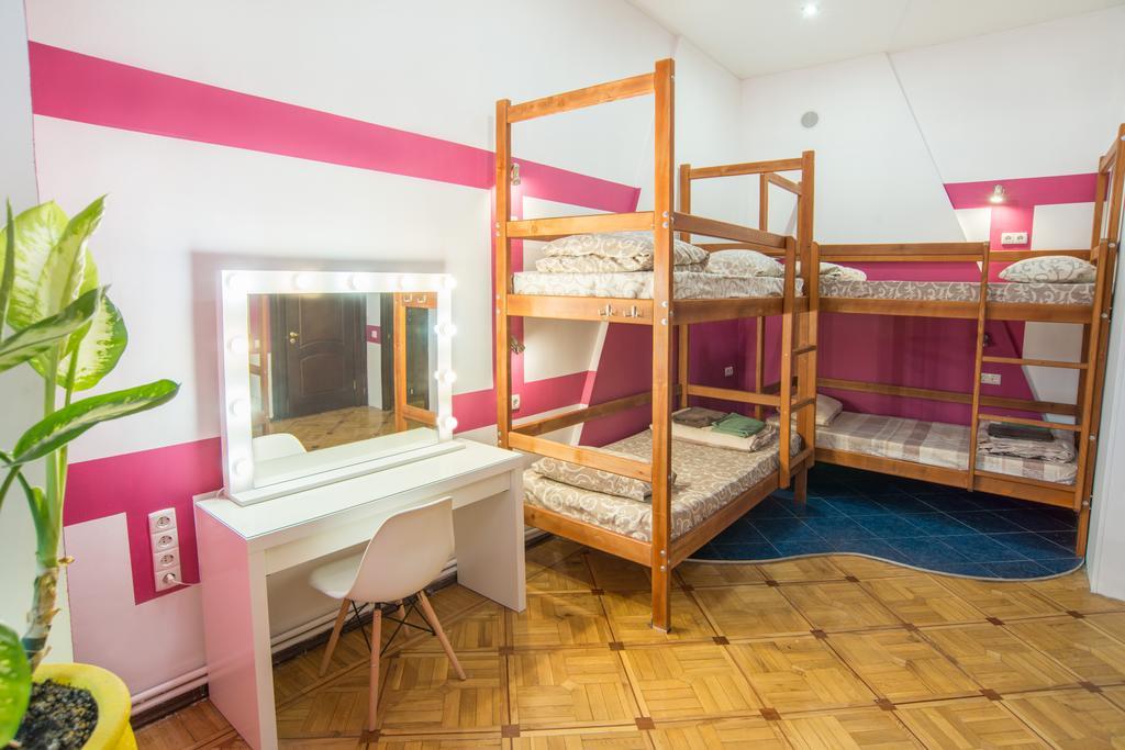 Hostel Berloga โอเดสซา ภายนอก รูปภาพ